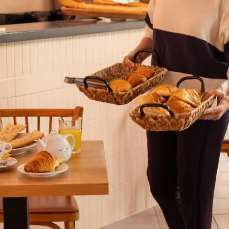 Pour 4 Avec Terrasse Et Cuisine Equipee - Api-1-52-705 *